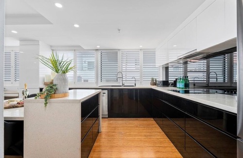Surfers Paradise Apartment | Absolute Beachfront 3BR Apartment | Pool, Spa, Tennis & Ocean Views