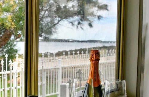 Port Broughton House | Absolute Beachfront Escape. Sleeps 11. Ocean views + Outdoor Bath. Pet Friendly