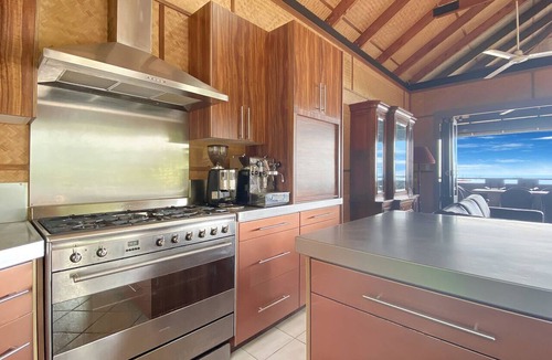 Horseshoe Bay House | Absolute Beachfront & Pool House
