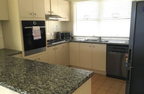 Eurong House | Absolute Beachfront 3 BR + Pool Kgari (Fraser Is)