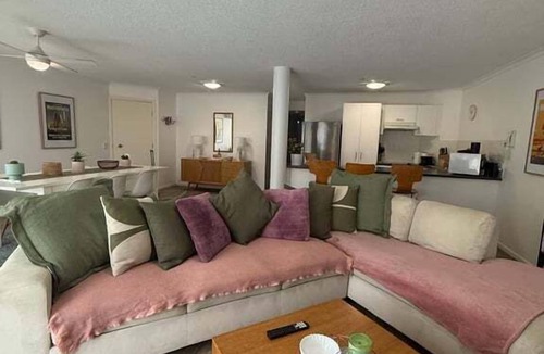 Buddina Apartment | Absolute Beachfront Apartment, Kawana Beach Escape