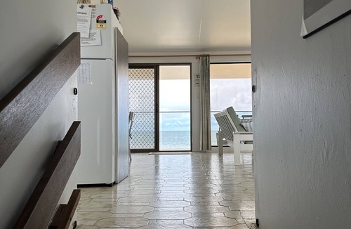 Moonta Bay Apartment | Absolute Beachfront on the cliff with easy stair access to the beach (BYO LINEN)