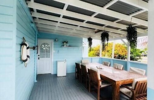 Bowen House | Absolute Beachfront Bowen Beach House-family time