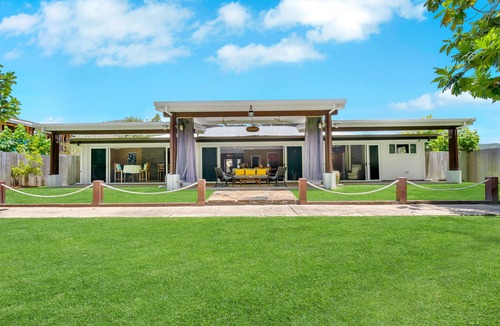Wonga Beach House | Absolute Beachfront Luxury & Serenity: Wonga Belle