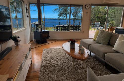 Halekulani House | Absolute lakefront house - enjoy the sunrise