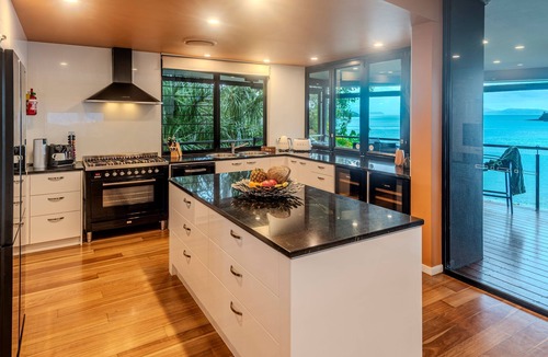 Hamilton Island Villa | ABSOLUTE WATERFRONT LUXURY WITH NEW BUGGY