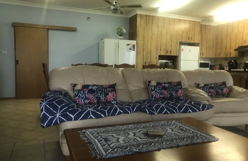 Greenwell Point House | ABSOLUTE WATERFRONT 4 BEDROOM HOUSE SLEEPS 10.
