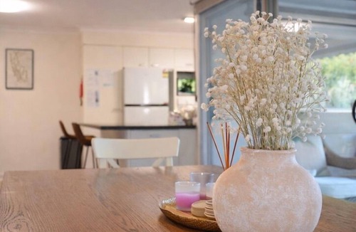 Berkeley Vale House | Absolute Waterfront | Sleeps 10 | Family Retreat