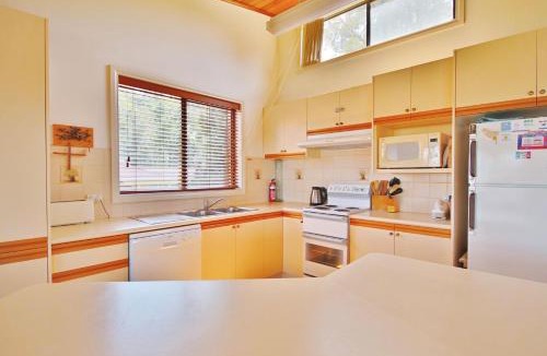 St. Georges Basin House | Absolute Waterfront - Belle Escapes Jervis Bay