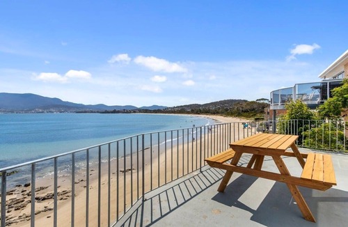 Howrah House | Absolute Waterfront Only 15 minutes From Hobart