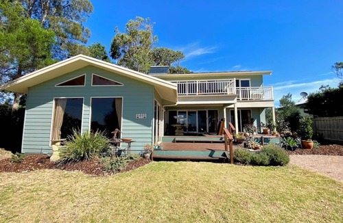Newhaven House | Absolute waterfront views, a cosy, country style retreat, set amongst the trees.