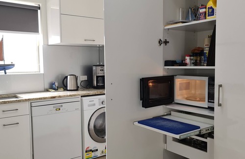 Glenelg North Apartment | ACAILL ACCOMMODATION - Esplanade Living! SELF CHECK-IN, SELF CHECK-OUT