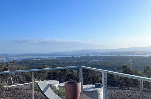 George Town Council Cabin | Accessible Eco Retreat | King Bed | Stunning Tamar Views (1)