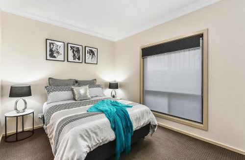 Mount Gambier Apartment | Accommodation On Lansell 1 being Unit 1 of 6 Lansell Street