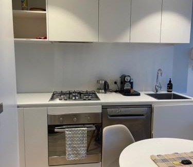 Collingwood Apartment | Action in vibrant Collingwood Fitzroy