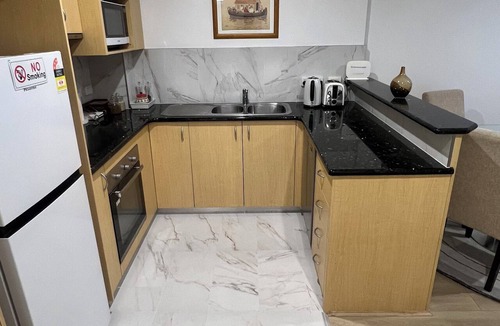 Adelaide Central Business District Apartment | ADELAIDE CBD APARTMENT - 3BR, 2BATH & CARPARK