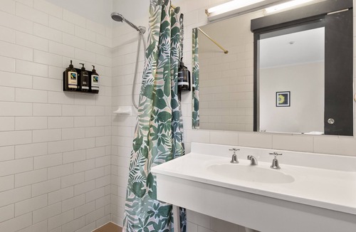 Adelaide Central Business District Hotel | Adelaide Paringa