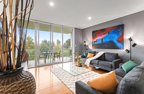 Adelaide Central Business District Apartment | Adelaide Parkside Escape 2BR Gym Parking