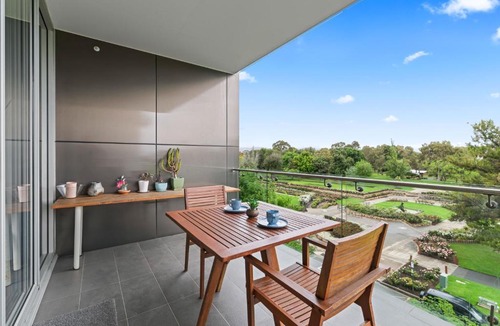 Adelaide Central Business District Apartment | Adelaide Parkside Escape 2BR Gym Parking