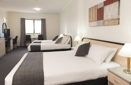 Adelaide Central Business District Hotel | Adelaide Riviera Hotel