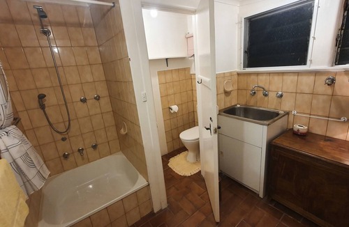 Prahran House | Adorable bungalow with free parking on premises