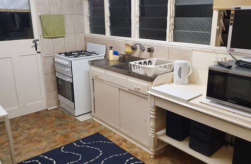 Prahran House | Adorable bungalow with free parking on premises