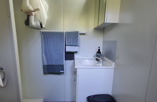 Doonan Cabin | Adorable tiny house/cabin with private courtyard.