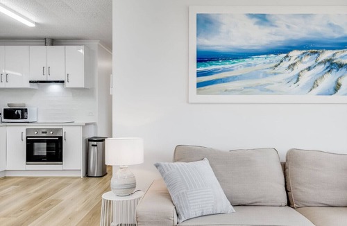 Middleton House | Adrift - Oceanfront - Pets Welcome