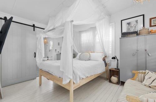 Erowal Bay House | Adrift - Pet-friendly - 5 min Walk to Bay - Rustic Charm