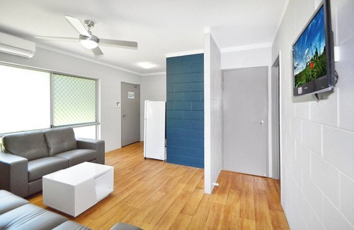 Smithfield Apartment | Affordable tropical stay with all meals - 4 bedroom unit