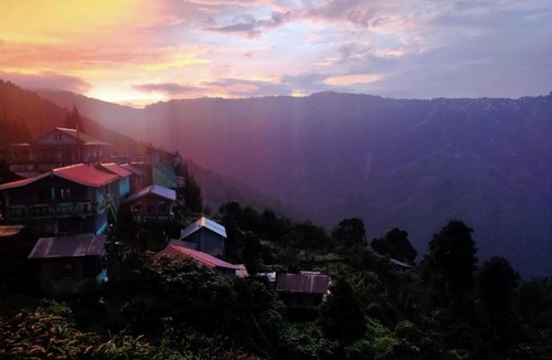 Lebong and Mineral Spring Tea Garden House | Ahans Homestay by StayApart
