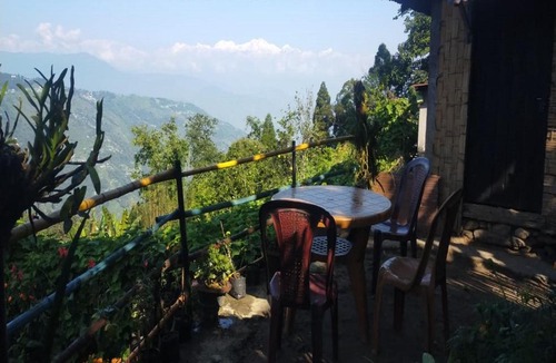 Lebong and Mineral Spring Tea Garden House | Ahans Homestay by StayApart