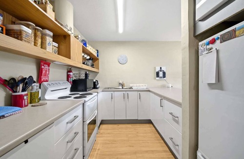 Kingston Apartment | Airy & Arty 2-Bed – Old Kingston Meets Foreshore