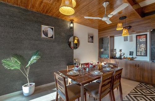 Mussoorie Villa | Alaya Stays Evara Serene 4 BHK Hill Retreat with Balcony, Fireplace & Scenic Views