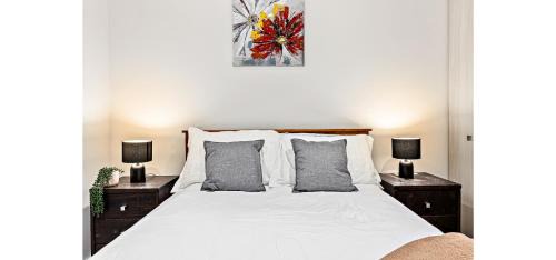 Melbourne Apartment | Albert Park 2BR Stay Ultra Luxe With Pool Gym Parking