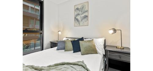 Melbourne Apartment | Albert Park Ultra Luxe Retreat With Pool Gym Parking