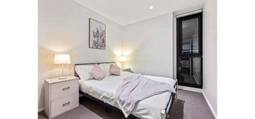 Melbourne Apartment | Albert Park Ultra Luxe Retreat With Pool Gym Parking