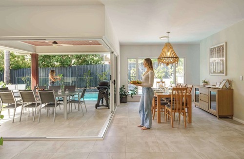 Alexandra Headland House | Alex Beachside Getaway - 15min walk > Sand & Surf