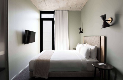 Perth Hotel | Alex Hotel