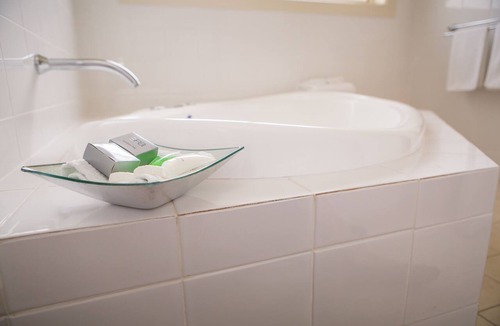 Penola Hotel | Alexander Cameron Suites