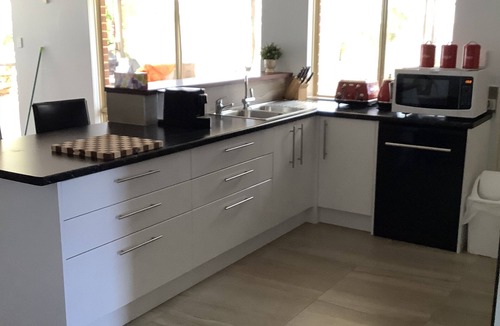 Leeman House | AliMac's Beach Shack Leeman Just 200mts from the beach & boat ramp