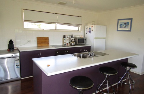 Para Wurlie House | All Decked Out in Turton, 3 bedroom holiday home short walk to beach!