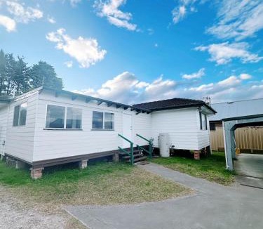 Bomaderry House | All in One Home Work, Relax & Weekend Escape