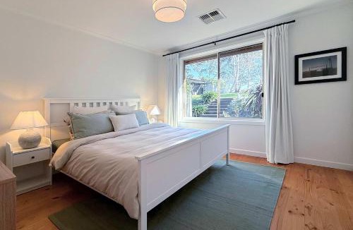 Clarendon House | Alpacas, Wineries And Rolling Hills