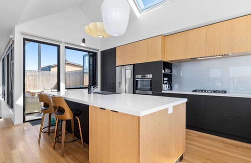 Apollo Bay House | Alpha Centauri - Harbour and golf course location