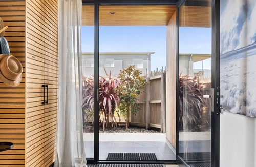 Apollo Bay House | Alpha Centauri - Harbour and golf course location