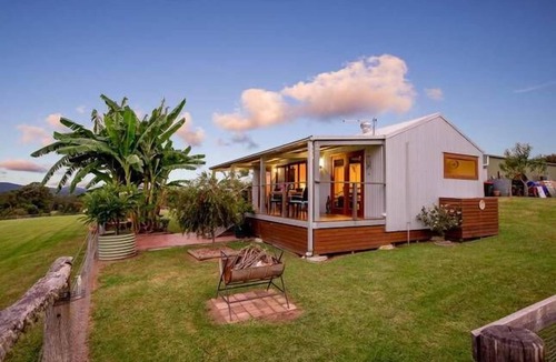 Rollands Plains Cottage | Amani Farm Bed and Breakfast