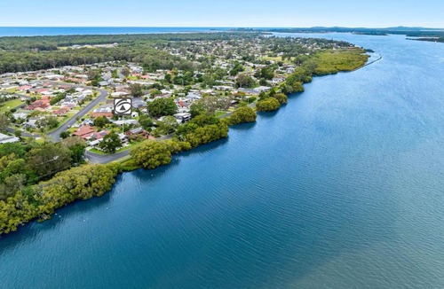 Iluka House | Amarco Spacious Riverfront with Sunset Views