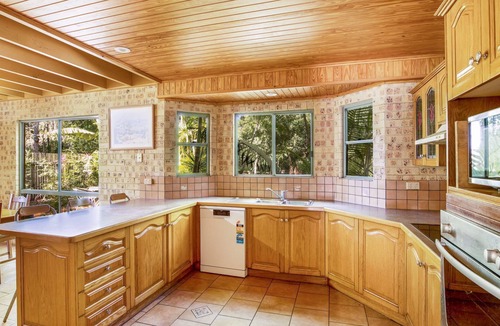 Rainbow Beach House | Amaroo - Rainbow Shores. Room For Everyone! Walk to the Beach! Pool