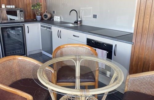 Collinsvale House | Amaroo with a view set on a 50 acre hobby farm . Modern Deluxe Queen Studio.